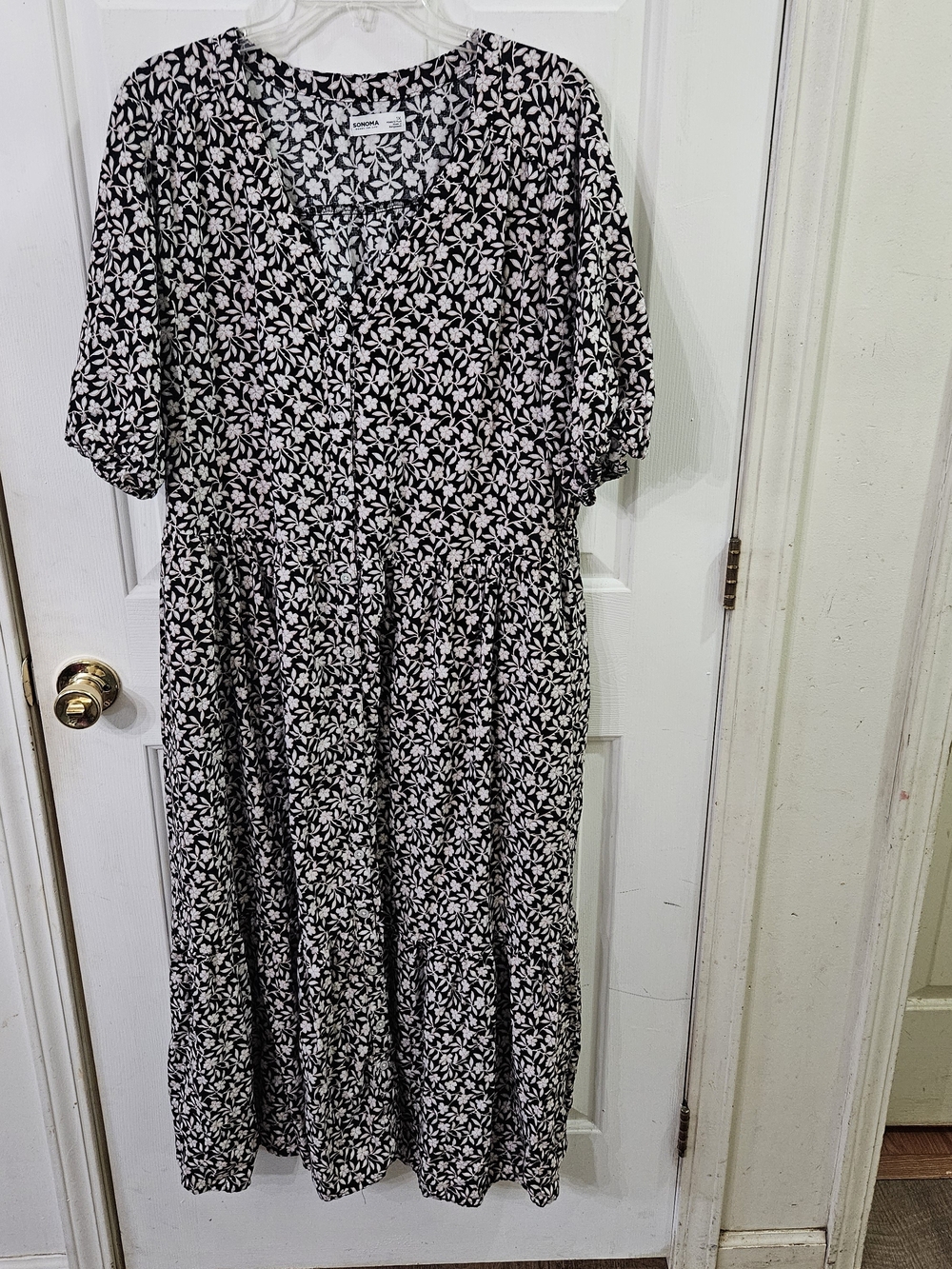 Sonoma Goods For Life Womens Plus 1X  Floral VNeck Midi Dress with pockets
